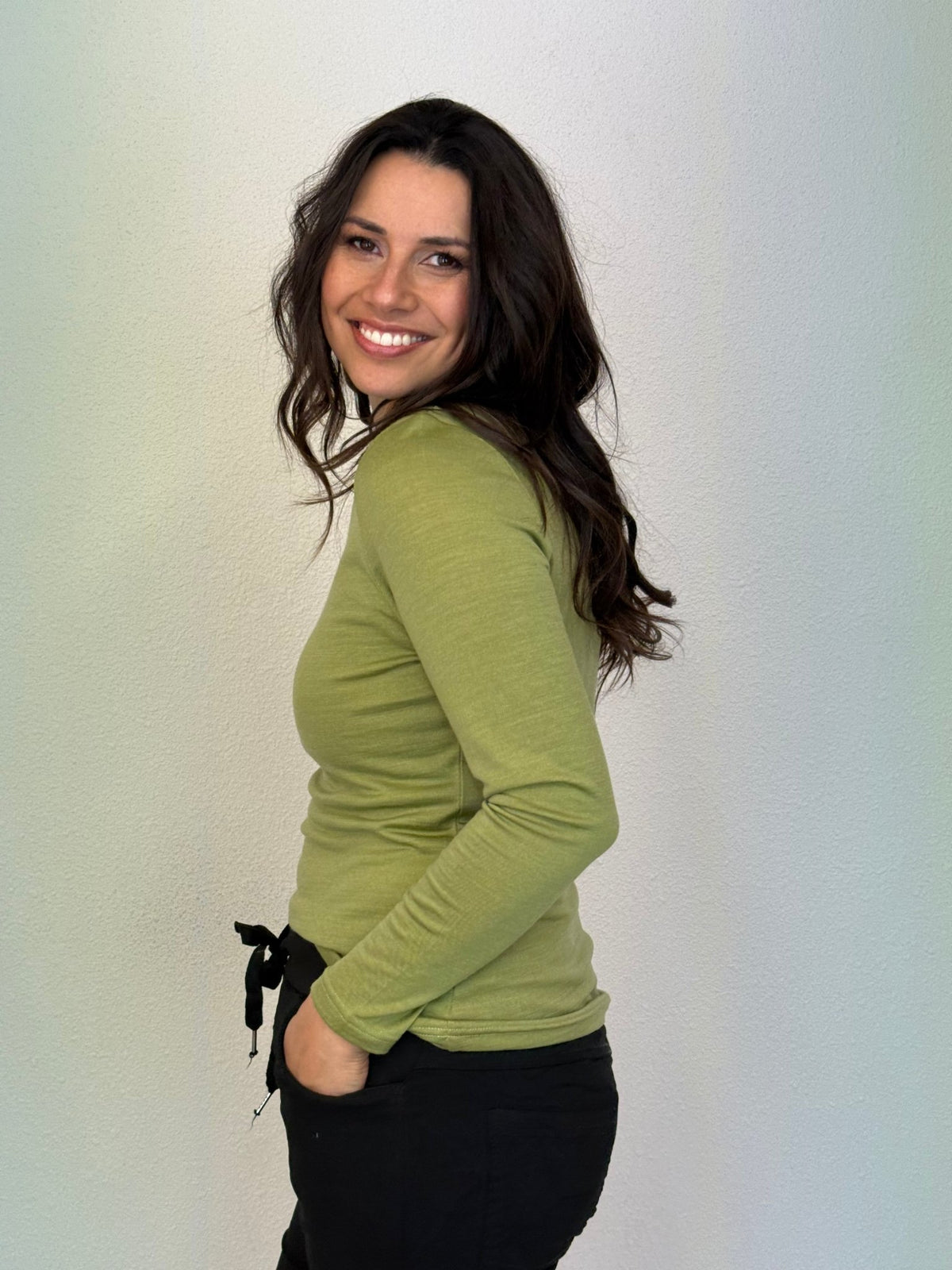 EBONY_WOMENS 100% MERINO (210) LONG SLEEVE CREW TOP SUMMER PEAR _ WOMENS 100% MERINO (210) LONG SLEEVE CREW TOP SUMMER PEAR _ Ebony Boutique NZ
