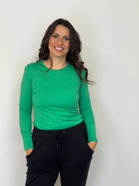EBONY_WOMENS 100% MERINO (210) LONG SLEEVE CREW TOP VERDE _ WOMENS 100% MERINO (210) LONG SLEEVE CREW TOP VERDE _ Ebony Boutique NZ