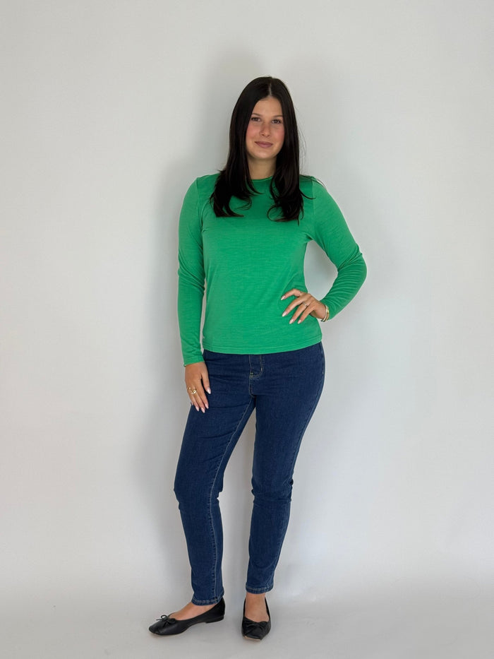 EBONY_WOMENS 100% MERINO (210) LONG SLEEVE SATIN CREW TOP VERDE EBAS503 _ WOMENS 100% MERINO (210) LONG SLEEVE SATIN CREW TOP VERDE EBAS503 _ Ebony Boutique NZ