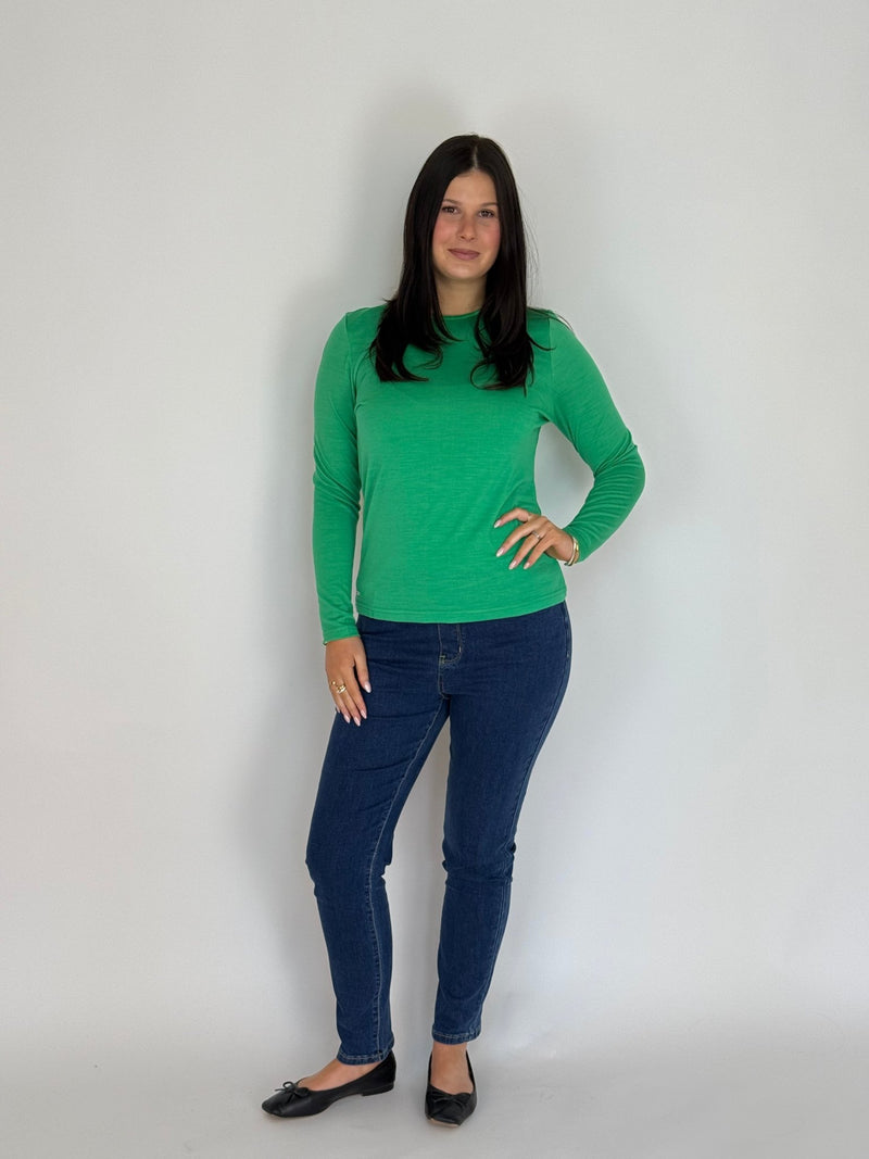 EBONY_WOMENS 100% MERINO (210) LONG SLEEVE SATIN CREW TOP VERDE EBAS503 _ WOMENS 100% MERINO (210) LONG SLEEVE SATIN CREW TOP VERDE EBAS503 _ Ebony Boutique NZ