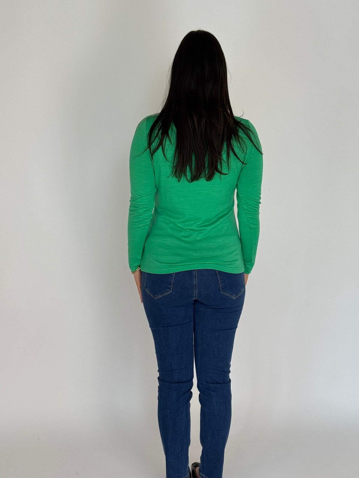 EBONY_WOMENS 100% MERINO (210) LONG SLEEVE SATIN CREW TOP VERDE EBAS503 _ WOMENS 100% MERINO (210) LONG SLEEVE SATIN CREW TOP VERDE EBAS503 _ Ebony Boutique NZ