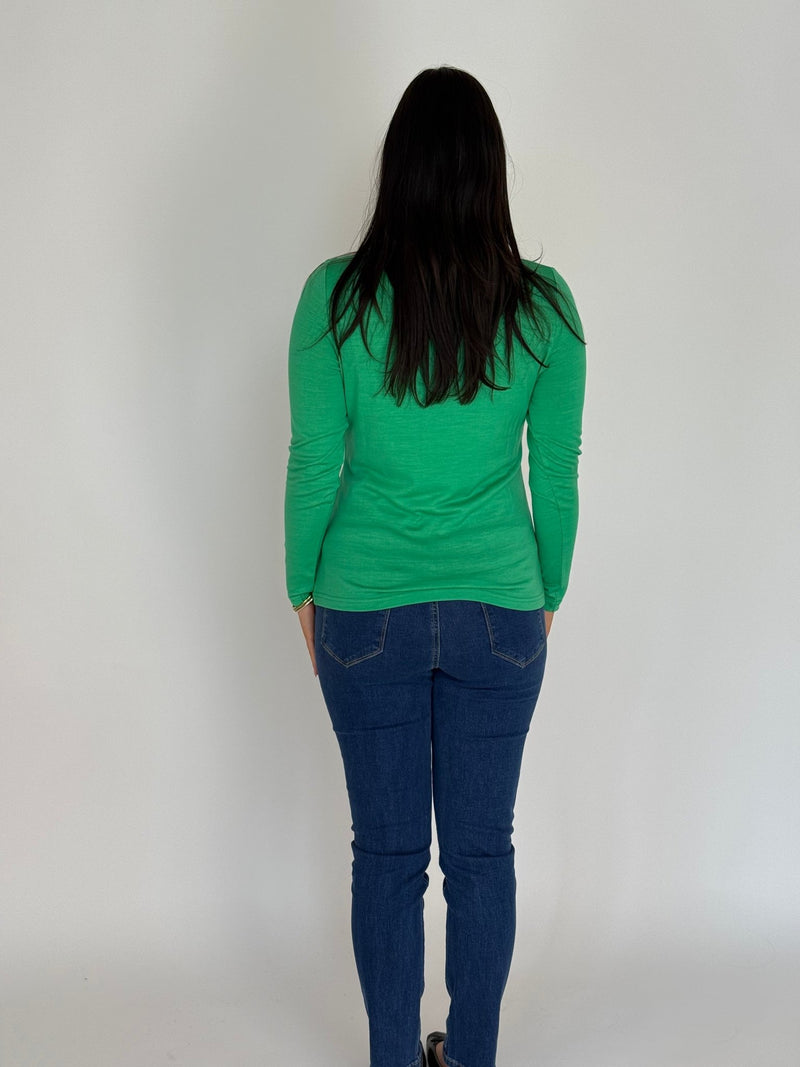 EBONY_WOMENS 100% MERINO (210) LONG SLEEVE SATIN CREW TOP VERDE EBAS503 _ WOMENS 100% MERINO (210) LONG SLEEVE SATIN CREW TOP VERDE EBAS503 _ Ebony Boutique NZ