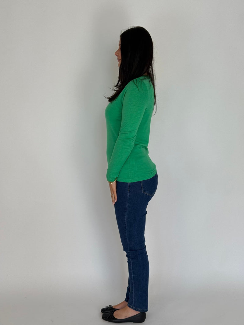EBONY_WOMENS 100% MERINO (210) LONG SLEEVE SATIN CREW TOP VERDE EBAS503 _ WOMENS 100% MERINO (210) LONG SLEEVE SATIN CREW TOP VERDE EBAS503 _ Ebony Boutique NZ