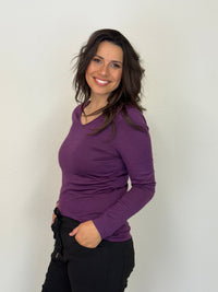 EBONY_WOMENS 100% MERINO (210) LONG SLEEVE V NECK TOP ITALIAN PLUM _ WOMENS 100% MERINO (210) LONG SLEEVE V NECK TOP ITALIAN PLUM _ Ebony Boutique NZ