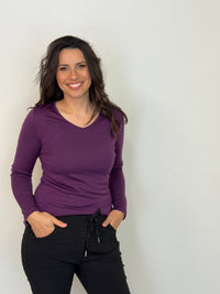 EBONY_WOMENS 100% MERINO (210) LONG SLEEVE V NECK TOP ITALIAN PLUM _ WOMENS 100% MERINO (210) LONG SLEEVE V NECK TOP ITALIAN PLUM _ Ebony Boutique NZ