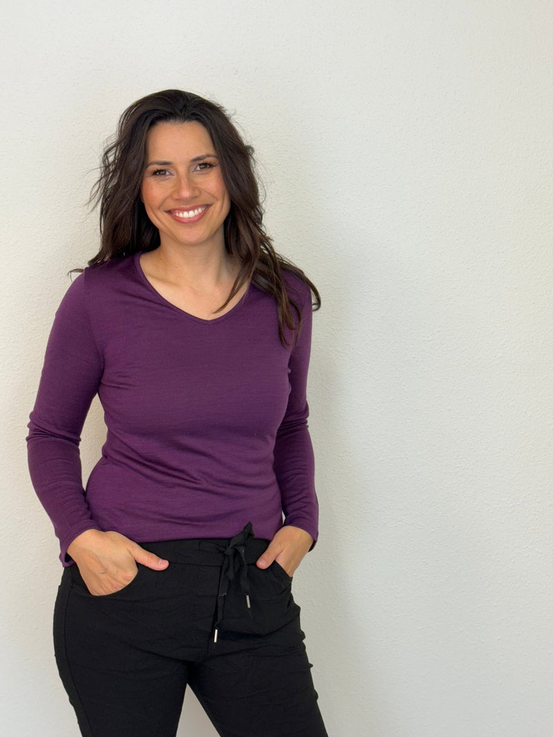 EBONY_WOMENS 100% MERINO (210) LONG SLEEVE V NECK TOP ITALIAN PLUM _ WOMENS 100% MERINO (210) LONG SLEEVE V NECK TOP ITALIAN PLUM _ Ebony Boutique NZ