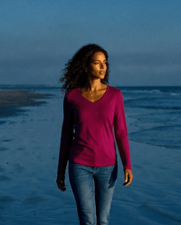 WOMENS 100% MERINO (210) LONG SLEEVE V NECK TOP RASPBERRY EBAS556_by_EBONY_women's_in_New Zealand_ WOMENS 100% MERINO (210) LONG SLEEVE V NECK TOP RASPBERRY EBAS556 _