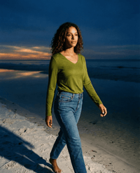 WOMENS 100% MERINO (210) LONG SLEEVE V NECK TOP SUMMER PEAR EBAS556_by_EBONY_women's_in_New Zealand_ WOMENS 100% MERINO (210) LONG SLEEVE V NECK TOP SUMMER PEAR EBAS556 _