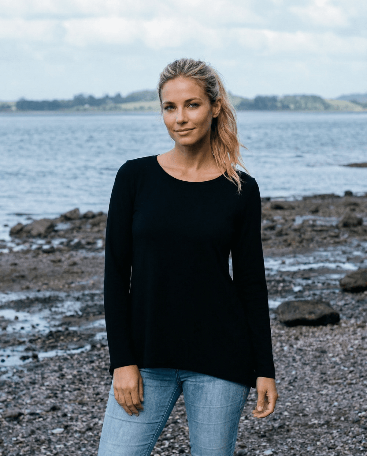 WOMEN'S 100% MERINO WOOL (210) A - LINE SCOOP LONG SLEEVE TOP BLACK EBAS593_by_EBONY_women's_in_New Zealand_ WOMEN'S 100% MERINO WOOL (210) A - LINE SCOOP LONG SLEEVE TOP BLACK EBAS593 _