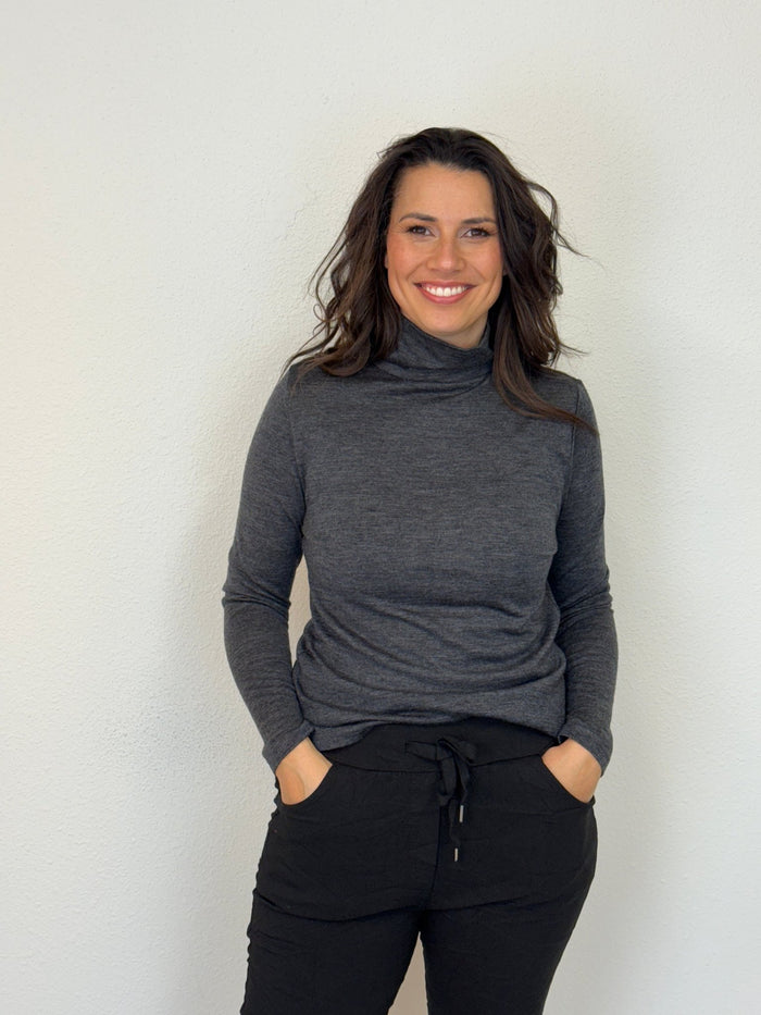 EBONY_WOMEN'S 100% MERINO WOOL (210) LONG SLEEVE HIGH NECK TOP CHARCOAL EBAS515 _ WOMEN'S 100% MERINO WOOL (210) LONG SLEEVE HIGH NECK TOP CHARCOAL EBAS515 _ Ebony Boutique NZ