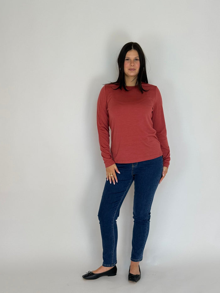 EBONY_WOMEN'S 100% MERINO WOOL (210) LONG SLEEVE SATIN CREW TOP BRICK EBAS503 _ WOMEN'S 100% MERINO WOOL (210) LONG SLEEVE SATIN CREW TOP BRICK EBAS503 _ Ebony Boutique NZ