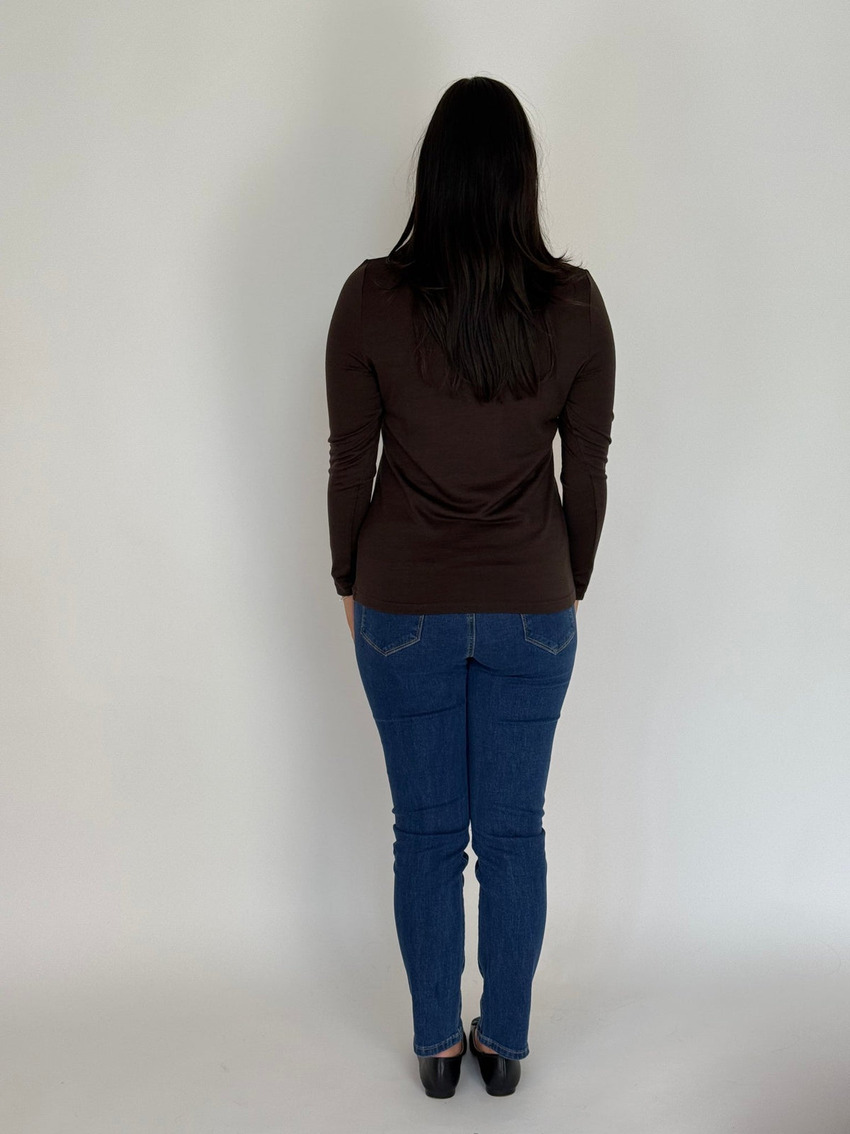 EBONY_WOMEN'S 100% MERINO WOOL (210) LONG SLEEVE SATIN CREW TOP CHOCOLATE EBAS503 _ WOMEN'S 100% MERINO WOOL (210) LONG SLEEVE SATIN CREW TOP CHOCOLATE EBAS503 _ Ebony Boutique NZ