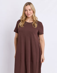 DIANA SHORT SLEEVE DRESS CHOCOLATE_by_ELM_women's_in_New Zealand_ MODEL _