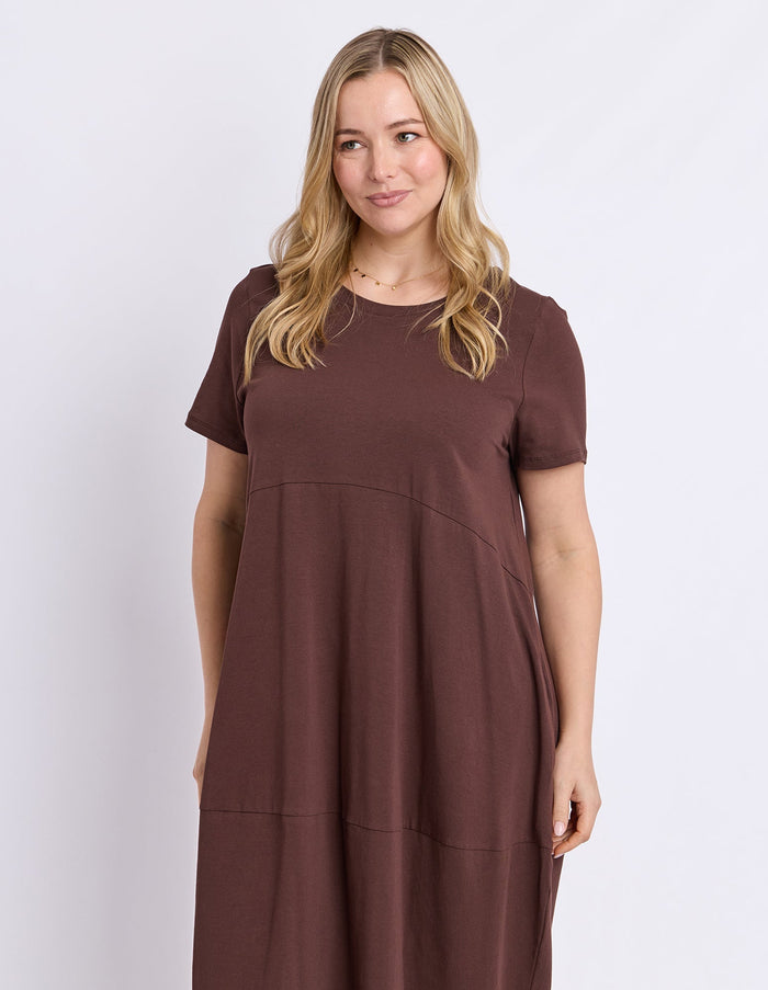 DIANA SHORT SLEEVE DRESS CHOCOLATE_by_ELM_women's_in_New Zealand_ MODEL _