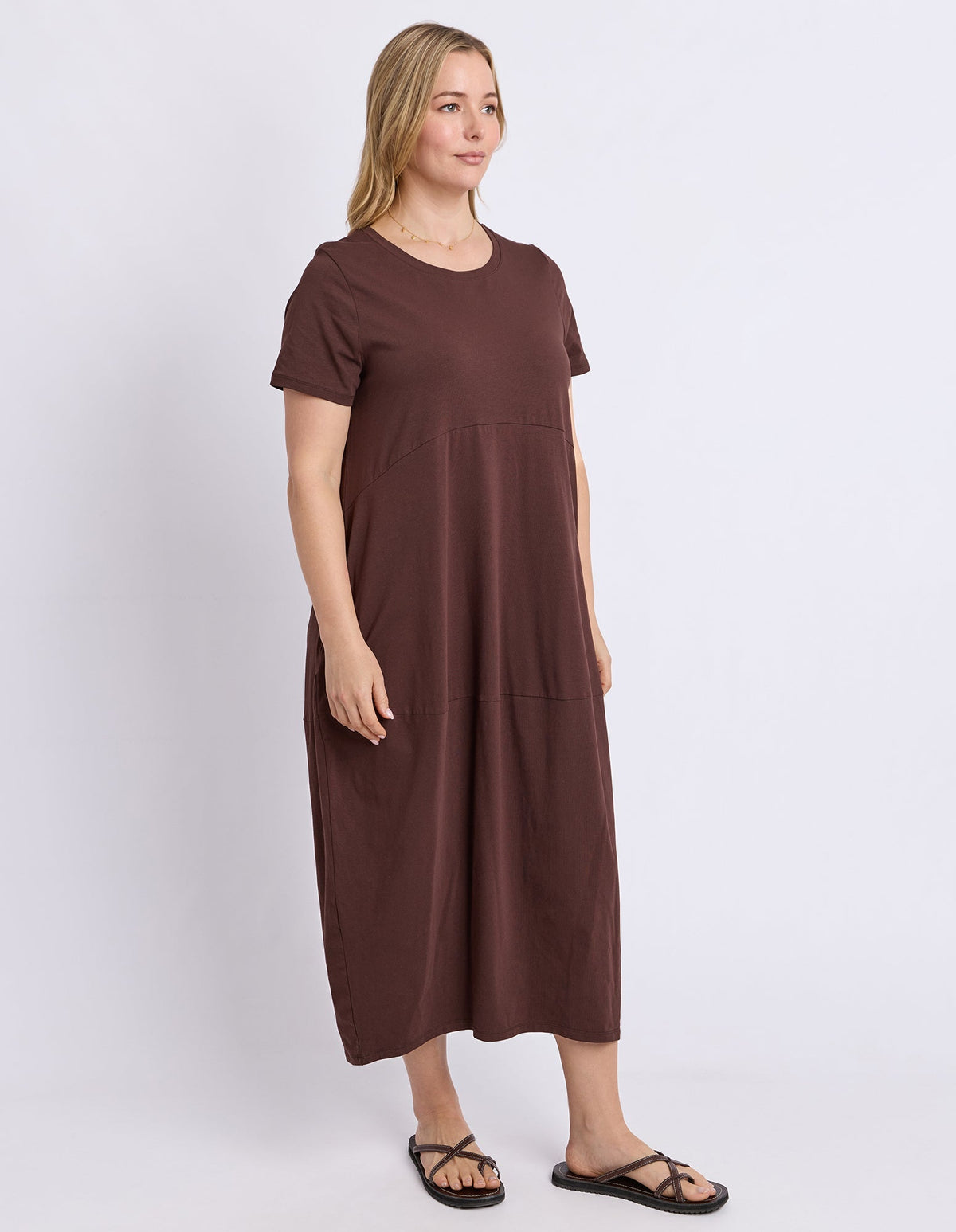 DIANA SHORT SLEEVE DRESS CHOCOLATE_by_ELM_women's_in_New Zealand_ MODEL _
