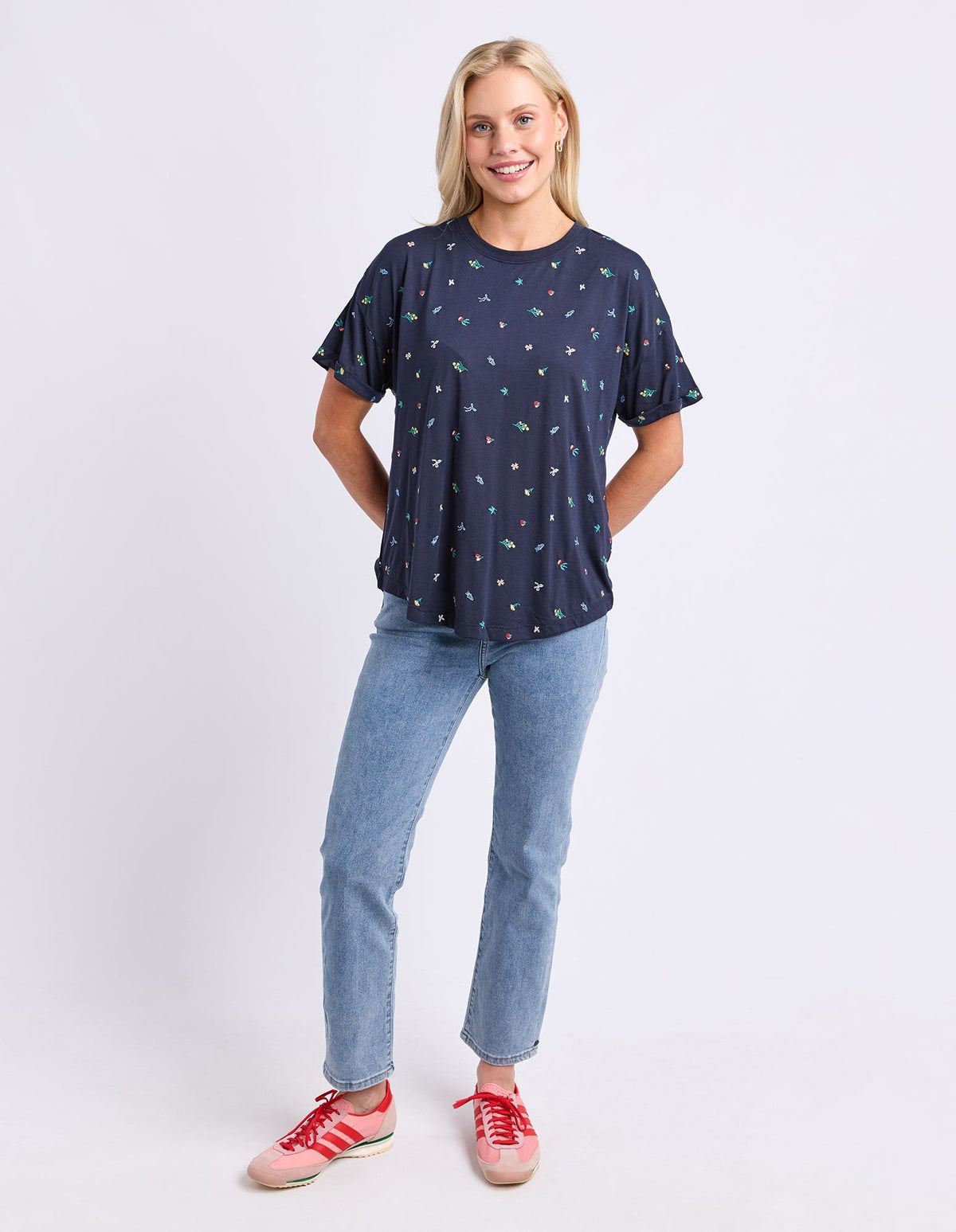 FESTIVE MARKET TEE NAVY_by_ELM_women's_in_New Zealand_ MODEL _