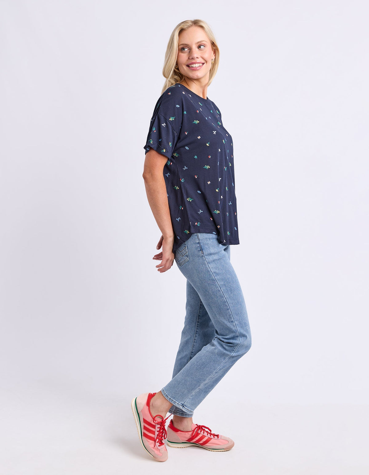 FESTIVE MARKET TEE NAVY_by_ELM_women's_in_New Zealand_ SIDE _
