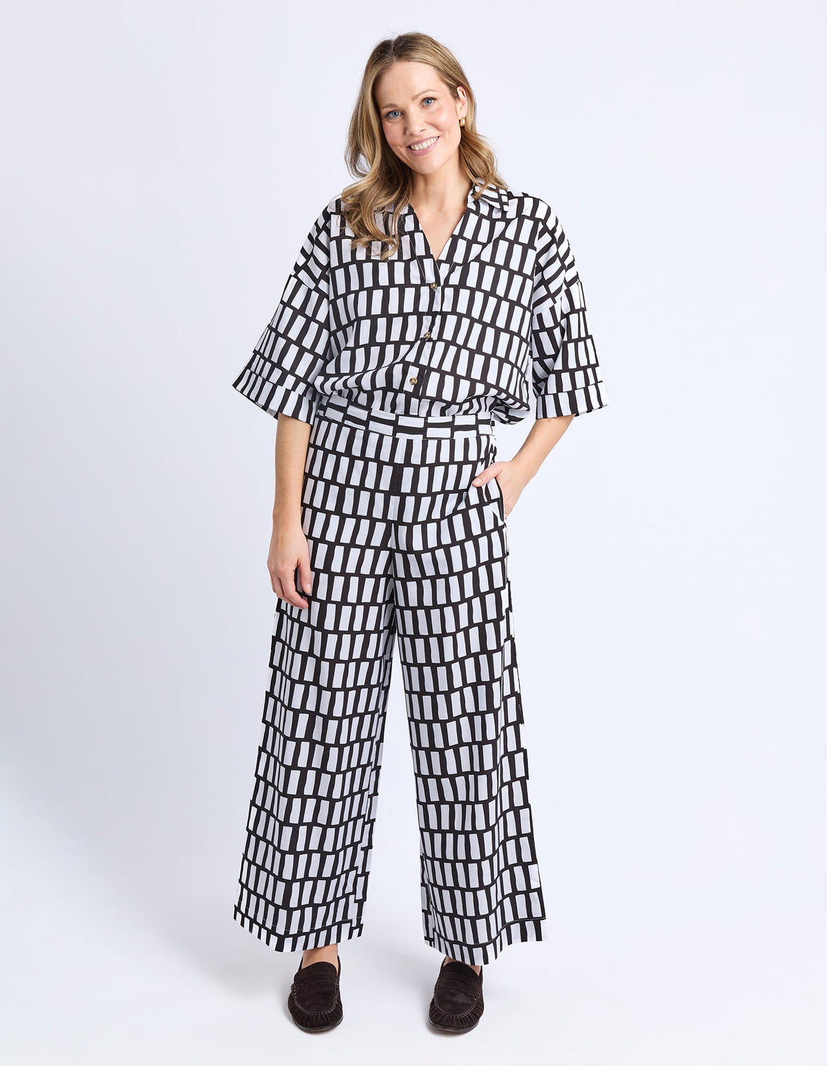 KIVI PANT MIDNIGHT ABSTRACT PRINT NAVY / NAVY / WHITE_by_ELM_women's_in_New Zealand_ MODEL _