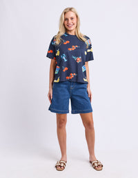 MARKET TEE NAVY_by_ELM_women's_in_New Zealand_ MODEL _