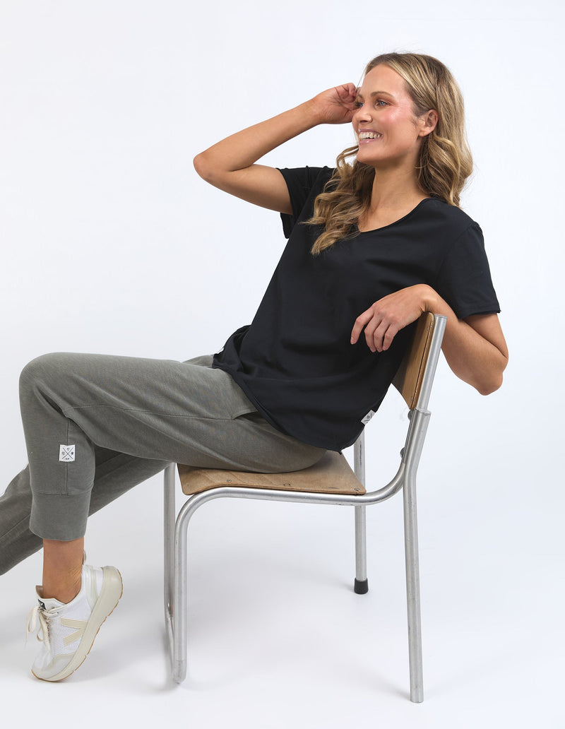 ELM_PIMA VEE TEE BLACK _ PIMA VEE TEE BLACK _ Ebony Boutique NZ