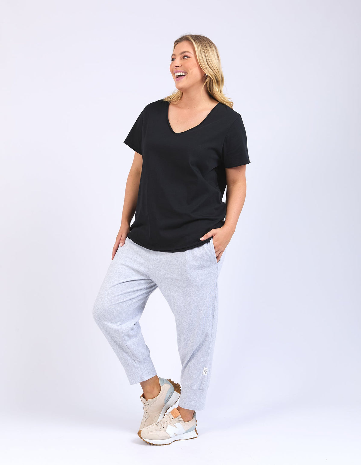 ELM_PIMA VEE TEE BLACK _ PIMA VEE TEE BLACK _ Ebony Boutique NZ