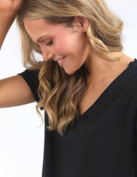 ELM_PIMA VEE TEE BLACK _ PIMA VEE TEE BLACK _ Ebony Boutique NZ