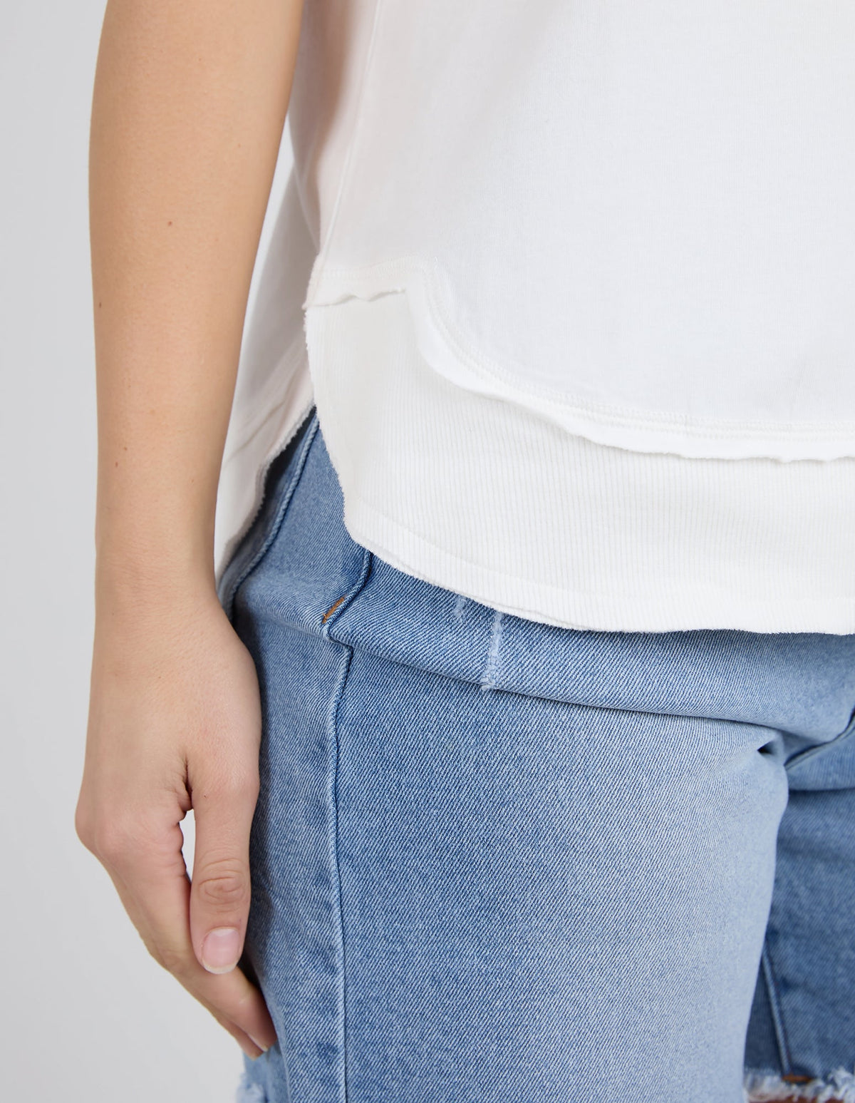 FOXWOOD_FARRAH SHORT SLEEVE TEE WHITE _ FARRAH SHORT SLEEVE TEE WHITE _ Ebony Boutique NZ