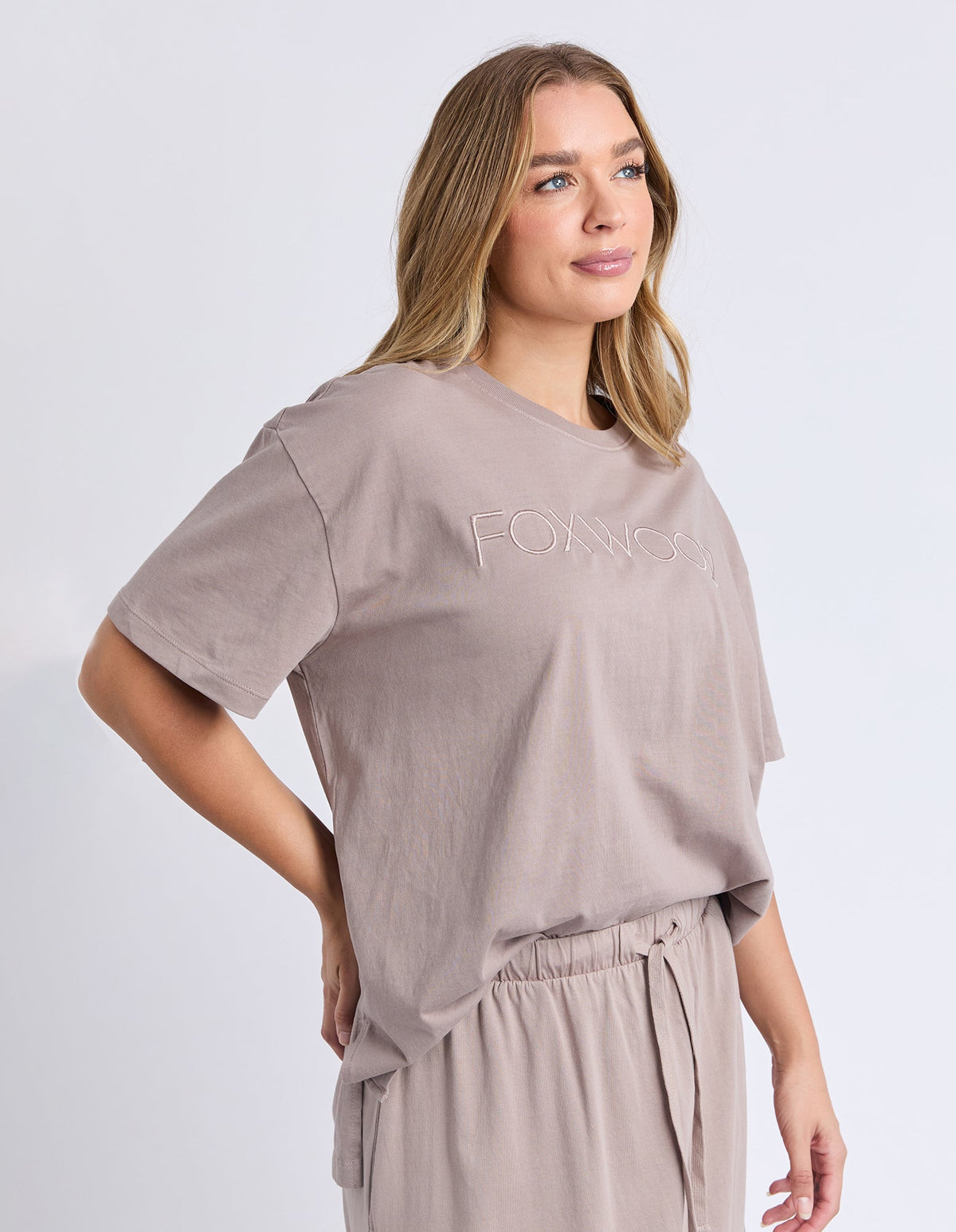 FOXWOOD_SIMPLIFIED TEE MOCHA _ SIMPLIFIED TEE MOCHA _ Ebony Boutique NZ