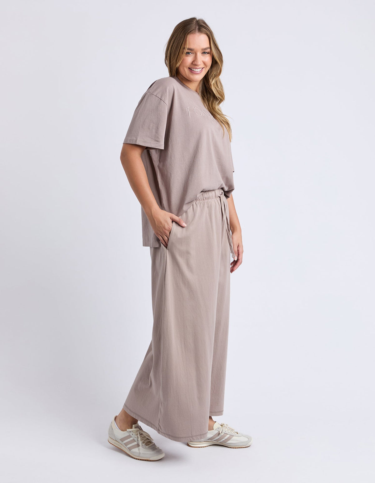 FOXWOOD_SIMPLIFIED TEE MOCHA _ SIMPLIFIED TEE MOCHA _ Ebony Boutique NZ