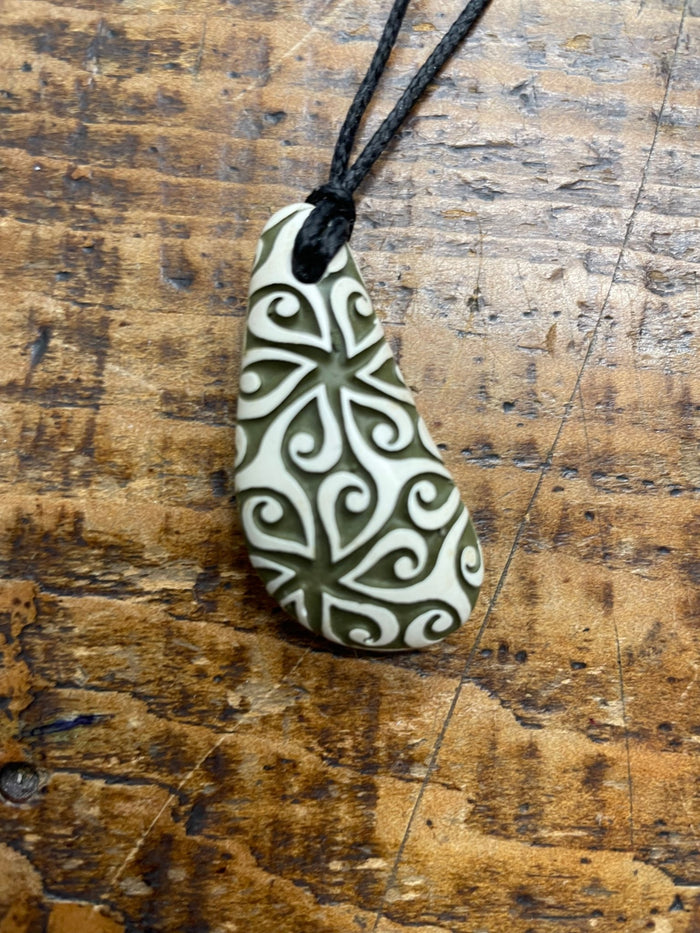 HEARTWOOD_HEARTWOOD TOUCHSTONE PENDANT AUTUMN TONES _ HEARTWOOD TOUCHSTONE PENDANT AUTUMN TONES _ Ebony Boutique NZ