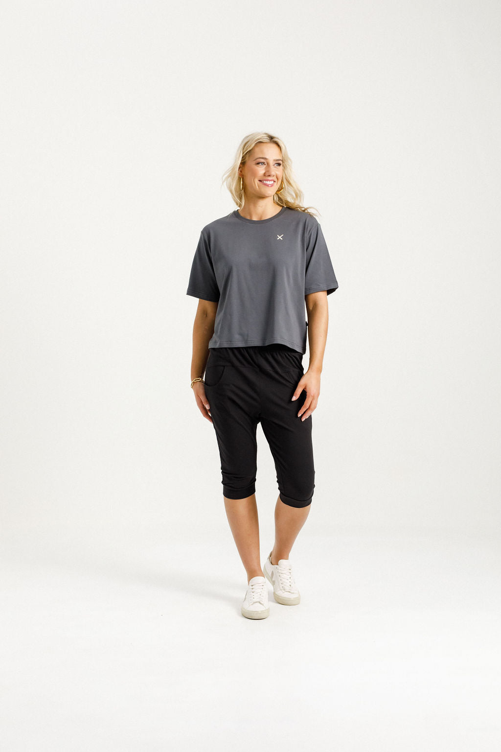 HOME LEE_3/4 APARTMENT PANTS BLACK WITH BLOSSOM DAISY _ 3/4 APARTMENT PANTS BLACK WITH BLOSSOM DAISY _ Ebony Boutique NZ