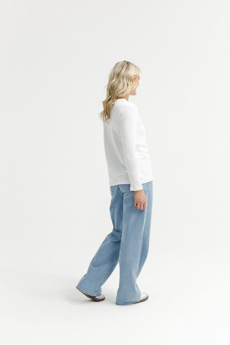 HOME LEE_TAYLOR TEE LONG SLEEVE WHITE _ TAYLOR TEE LONG SLEEVE WHITE _ Ebony Boutique NZ