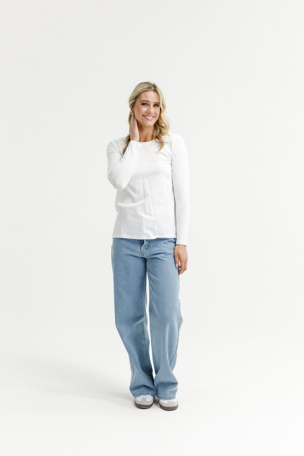 HOME LEE_TAYLOR TEE LONG SLEEVE WHITE _ TAYLOR TEE LONG SLEEVE WHITE _ Ebony Boutique NZ
