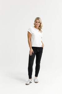 HOME - LEE_WEEKENDER JEANS JET BLACK _ WEEKENDER JEANS JET BLACK _ Ebony Boutique NZ