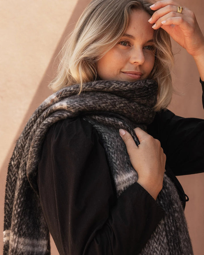 LOUENHIDE_BRISTOL SCARF CHARCOAL _ BRISTOL SCARF CHARCOAL _ Ebony Boutique NZ