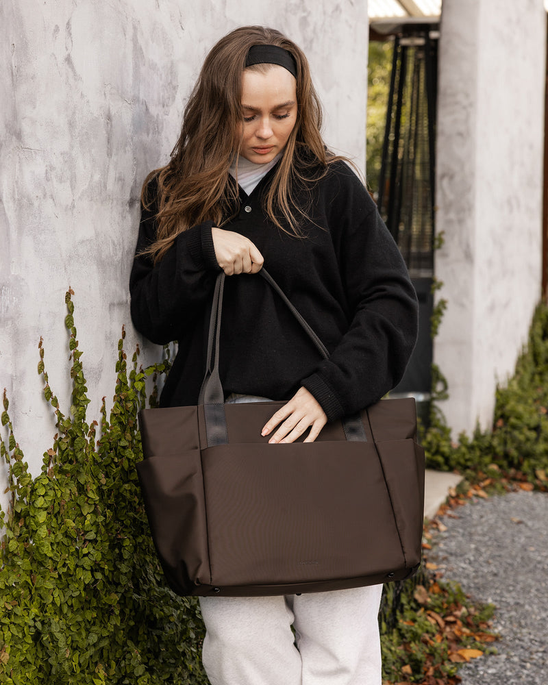 LOUENHIDE_CHICAGO TOTE BAG CHOCOLATE _ CHICAGO TOTE BAG CHOCOLATE _ Ebony Boutique NZ
