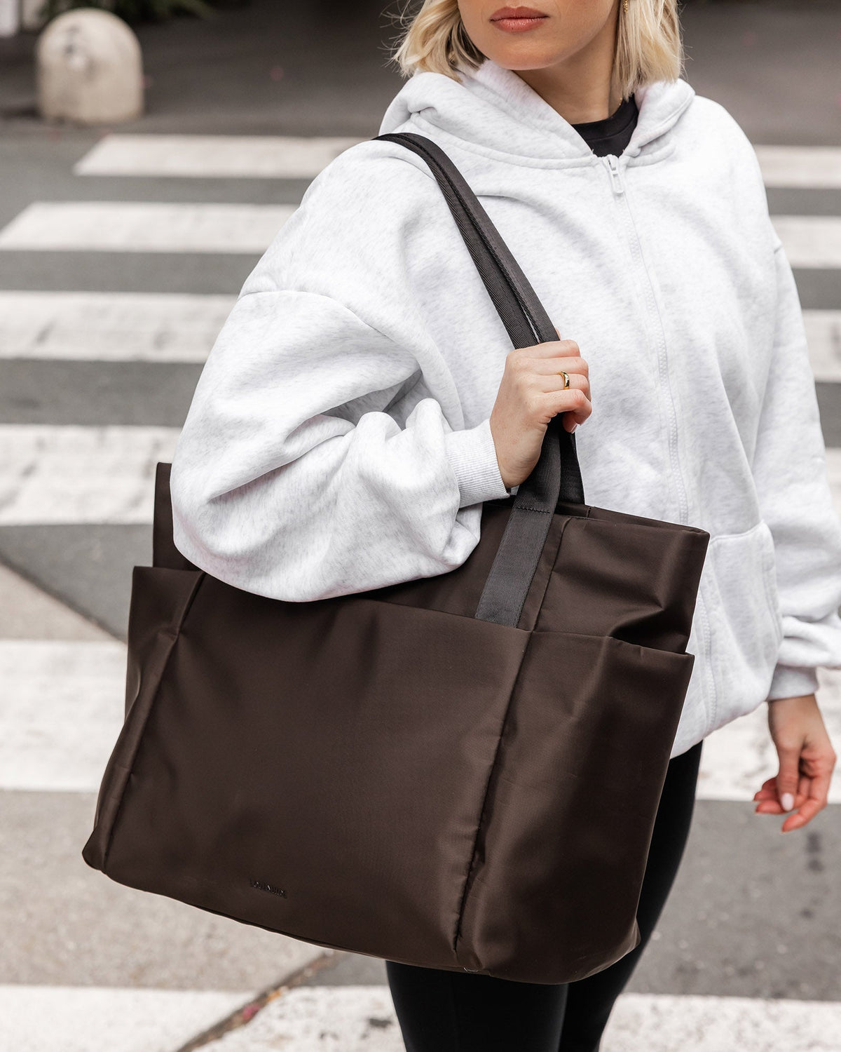 LOUENHIDE_CHICAGO TOTE BAG CHOCOLATE _ CHICAGO TOTE BAG CHOCOLATE _ Ebony Boutique NZ
