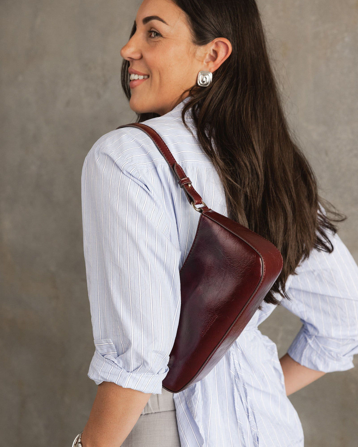 LOUENHIDE_JACQUELINE SHOULDER BAG BURGUNDY PATENT _ JACQUELINE SHOULDER BAG BURGUNDY PATENT _ Ebony Boutique NZ