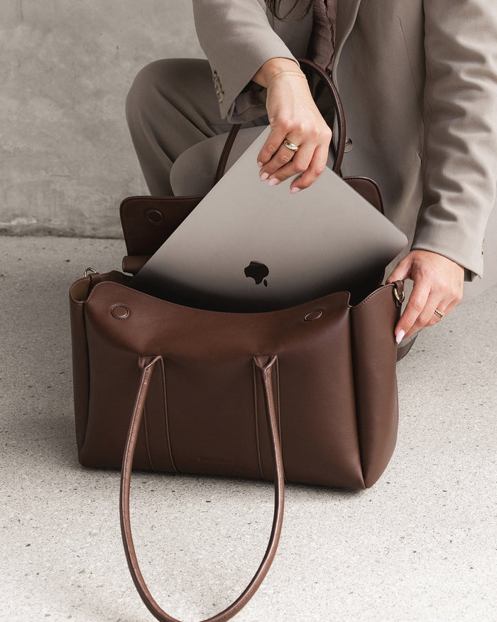 LOUENHIDE_LEIGHTON AND LIV LAPTOP SET CHOCOLATE _ LEIGHTON AND LIV LAPTOP SET CHOCOLATE _ Ebony Boutique NZ