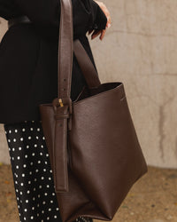 LOUENHIDE_PEYTON SHOULDER BAG CHOCOLATE _ PEYTON SHOULDER BAG CHOCOLATE _ Ebony Boutique NZ