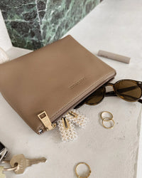 LOUENHIDE_THE EVERYDAY POUCH MOCHA _ THE EVERYDAY POUCH MOCHA _ Ebony Boutique NZ