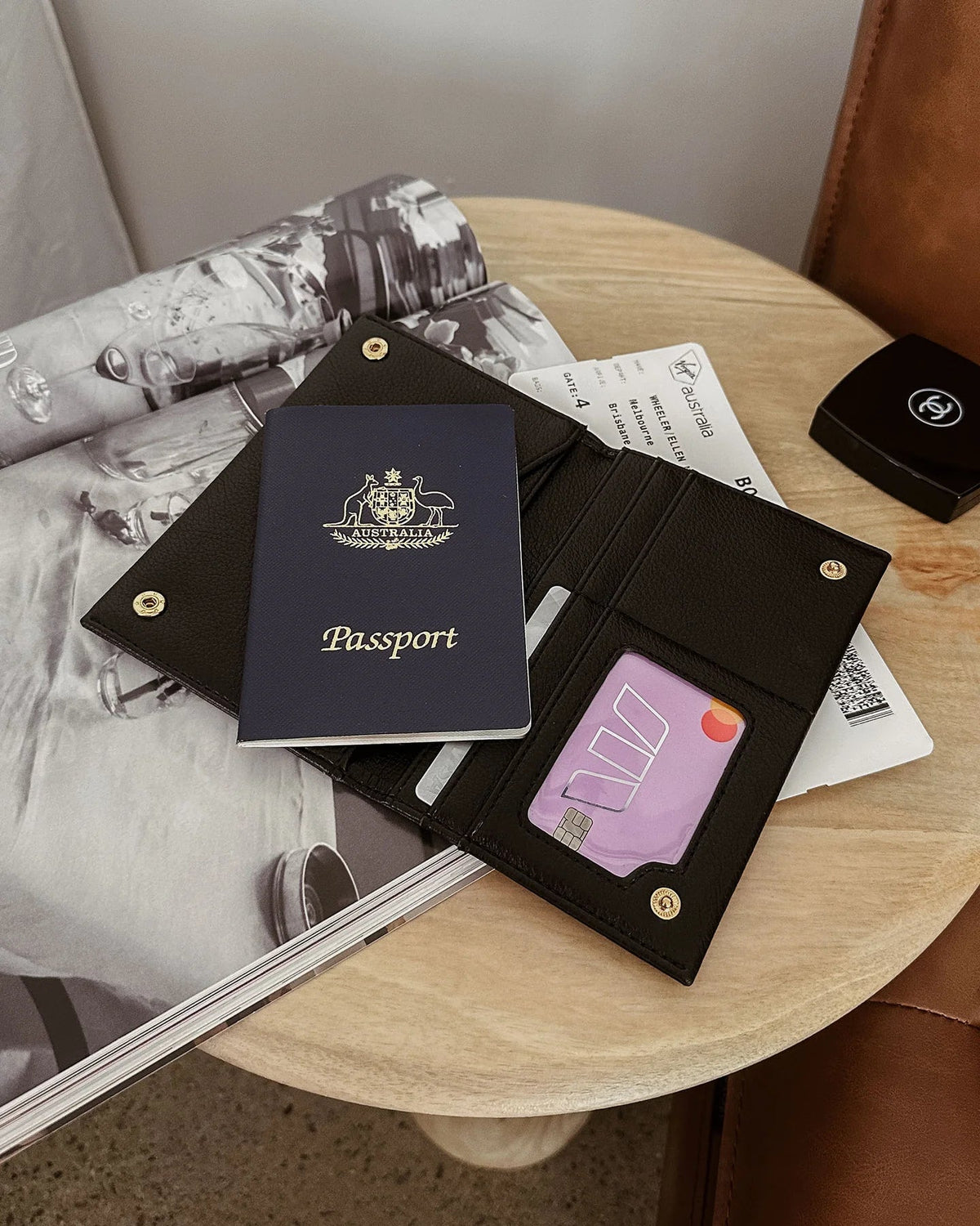 LOUENHIDE_VENICE PASSPORT HOLDER BLACK _ VENICE PASSPORT HOLDER BLACK _ Ebony Boutique NZ