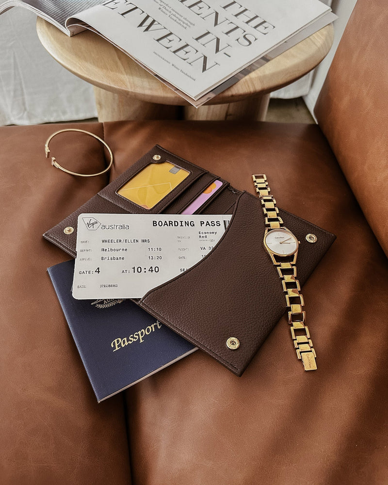 LOUENHIDE_VENICE PASSPORT HOLDER CHOCOLATE _ VENICE PASSPORT HOLDER CHOCOLATE _ Ebony Boutique NZ