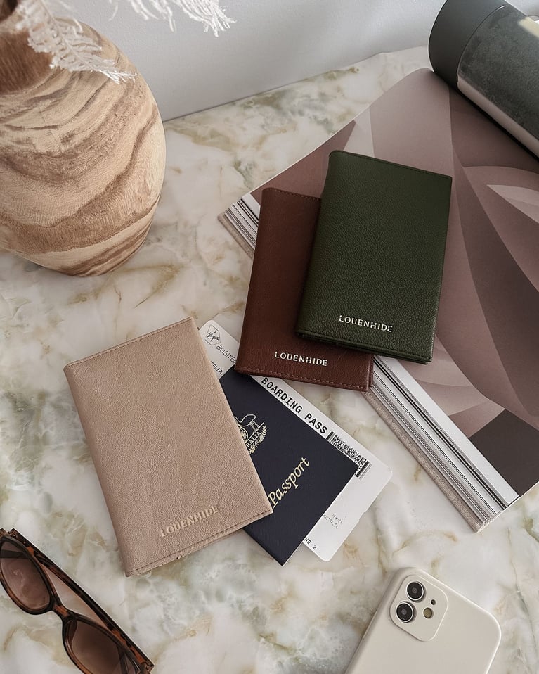 VENICE PASSPORT HOLDER OLIVE_by_LOUENHIDE_women's_in_New Zealand_ VENICE PASSPORT HOLDER OLIVE _