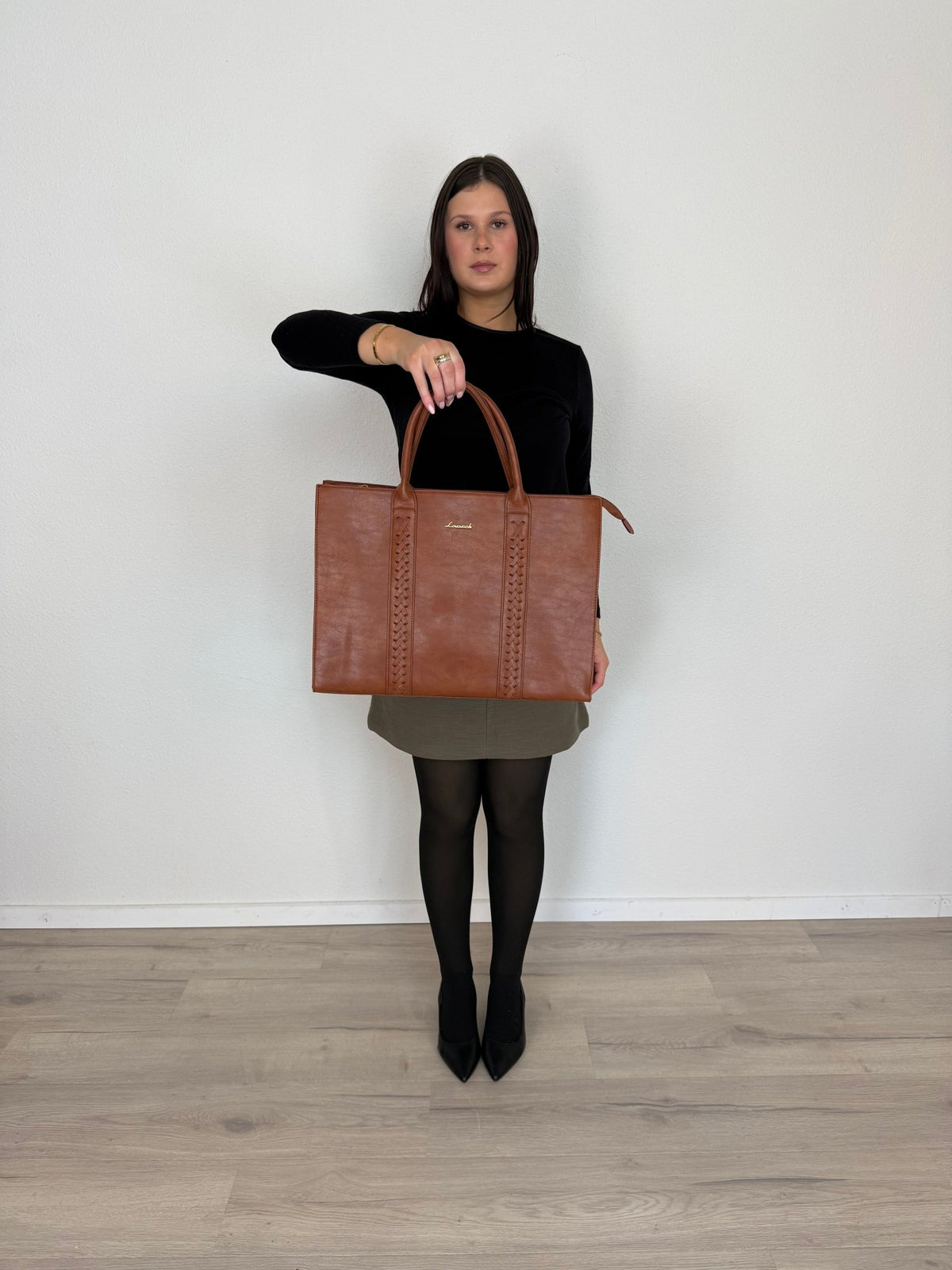 LOVEVOOK_DIXIE LAPTOP BAG TAN _ DIXIE LAPTOP BAG TAN _ Ebony Boutique NZ
