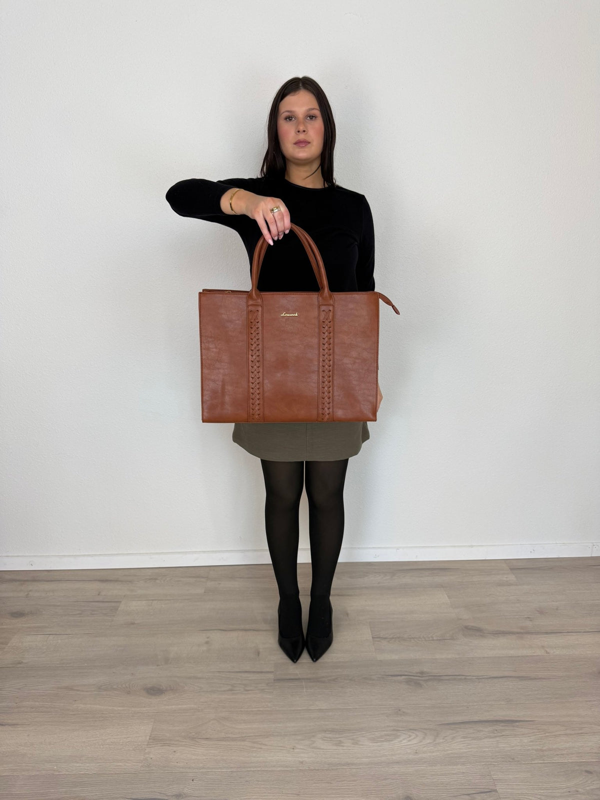 LOVEVOOK_DIXIE LAPTOP BAG TAN _ DIXIE LAPTOP BAG TAN _ Ebony Boutique NZ
