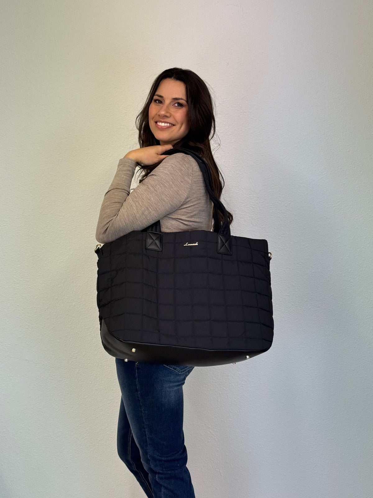 LOVEVOOK_EDEN 17 INCH QUILTED LAPTOP BAG BLACK _ EDEN 17 INCH QUILTED LAPTOP BAG BLACK _ Ebony Boutique NZ