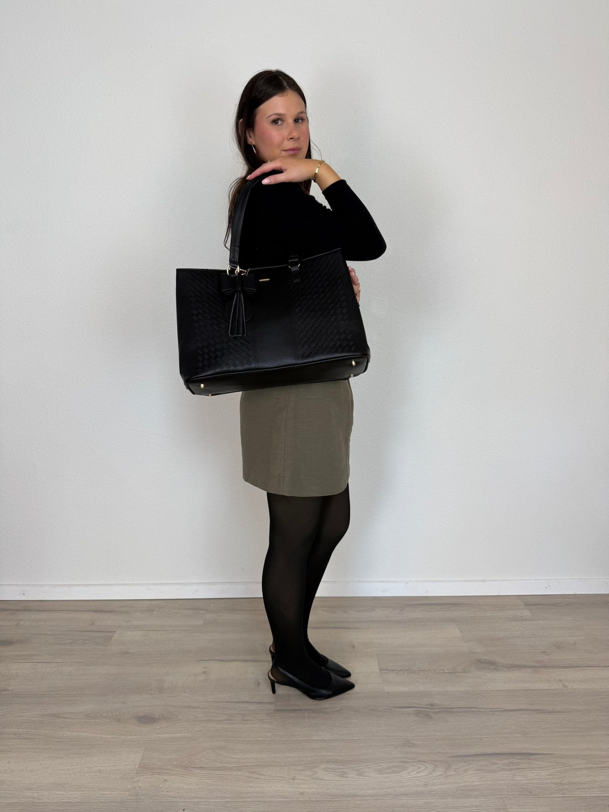 LOVEVOOK_EMBROIDERED DETAIL LAPTOP BAG BLACK _ EMBROIDERED DETAIL LAPTOP BAG BLACK _ Ebony Boutique NZ