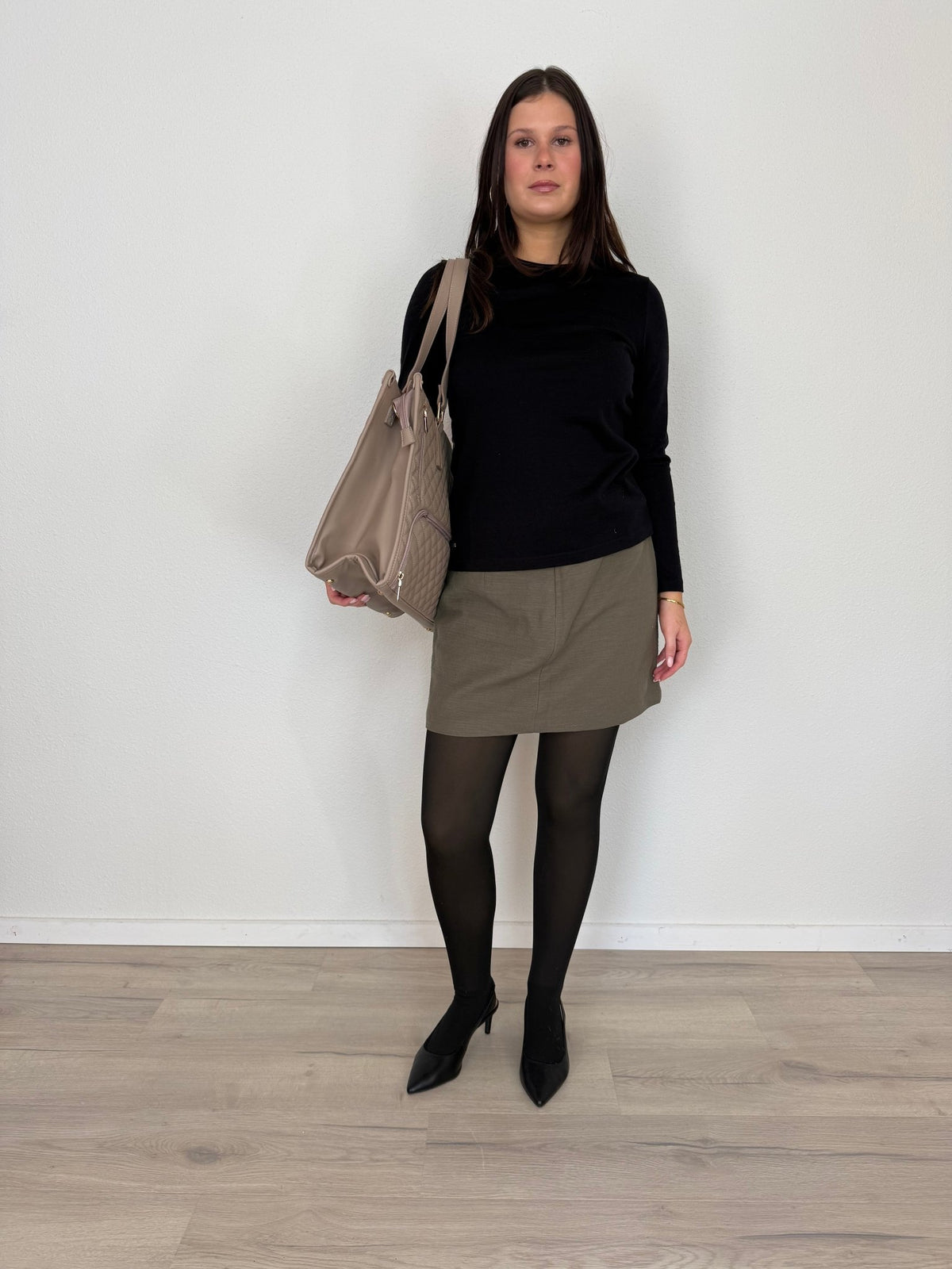 LOVEVOOK_MADDIE LAPTOP COOLER BAG QUILTED LATTE _ MADDIE LAPTOP COOLER BAG QUILTED LATTE _ Ebony Boutique NZ