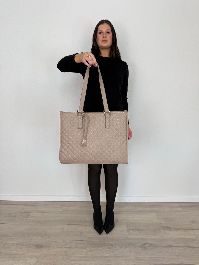 LOVEVOOK_MADDIE LAPTOP COOLER BAG QUILTED LATTE _ MADDIE LAPTOP COOLER BAG QUILTED LATTE _ Ebony Boutique NZ